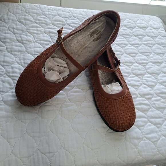 Gravity Defyer Women's 10 Brown Woven Leather Mary Jane Flats FLAW - Picture 1 of 11